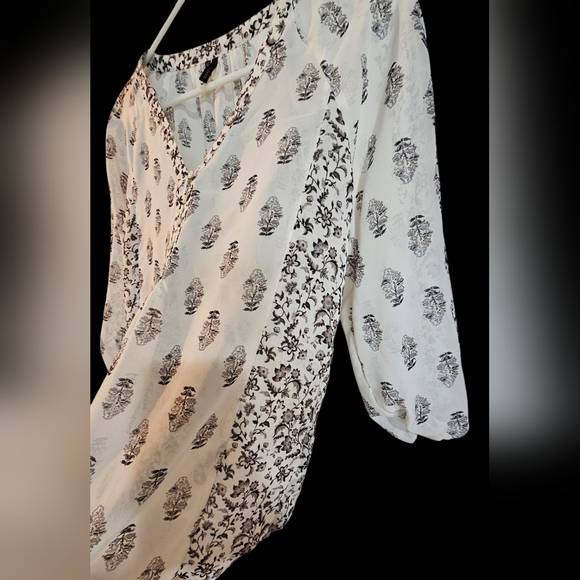 Maurices Women's Black and White Printed Blouse, Size Medium - Picture 2 of 7